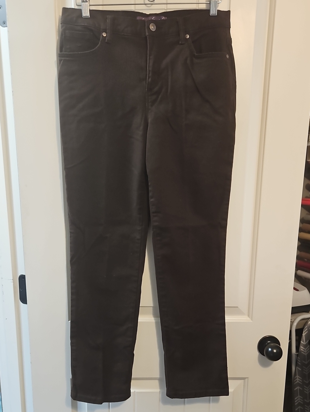 Gloria Vanderbilt Straight Leg Jeans in Dark Brown